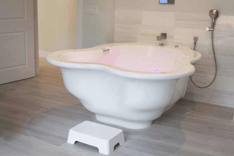 water birth tub at birthing center in west palm beach